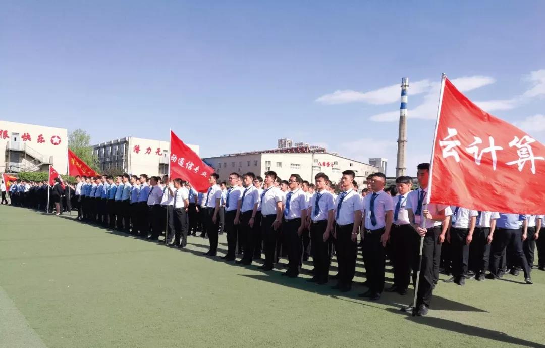 2025毕业季来袭！北京八维研修学院教你“避坑”与“超车”