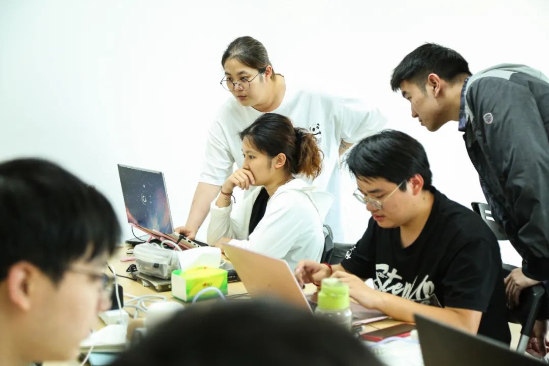 全球多半AI人才来自中国，中国却闹“人才荒”？北京八维研修学院培养“即战型”人才