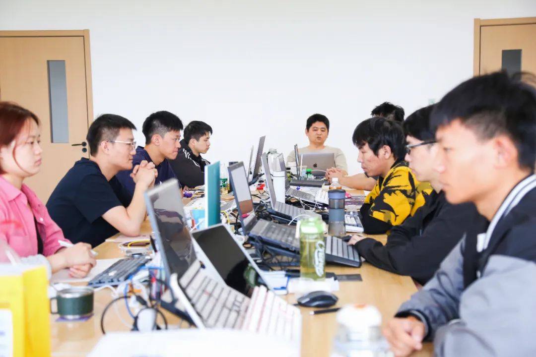 秋招“抢人”开启！入学北京八维研修学院学习AI有望进入大厂
