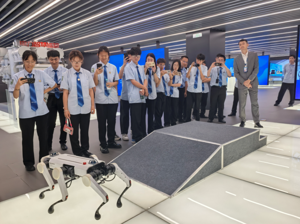 选对赛道，逆风翻盘！北京八维研修学院助力年轻人实现“就业自由”！