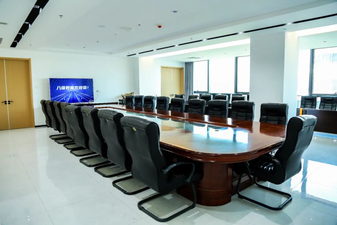 北京八维研修学院：招聘与裁员，冰火两重天？企业正加速抢占高端技术型人才