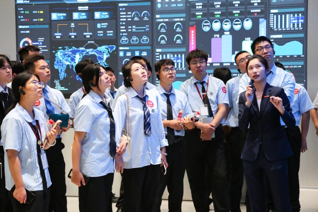 北京八维研修学院：AI时代的教育变革，家长对孩子最好的托举和“正确鸡娃”方式