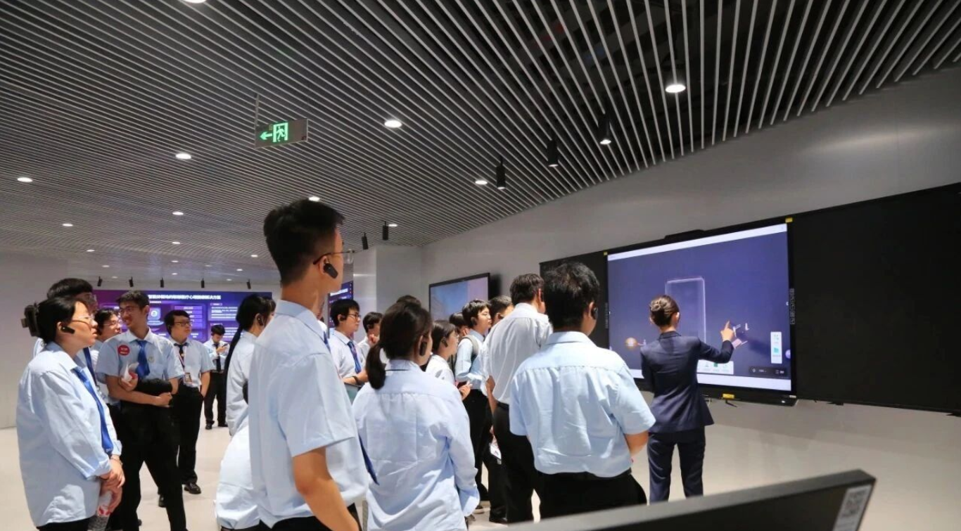 北京八维研修学院：AI时代，这三个核心能力比成绩更重要