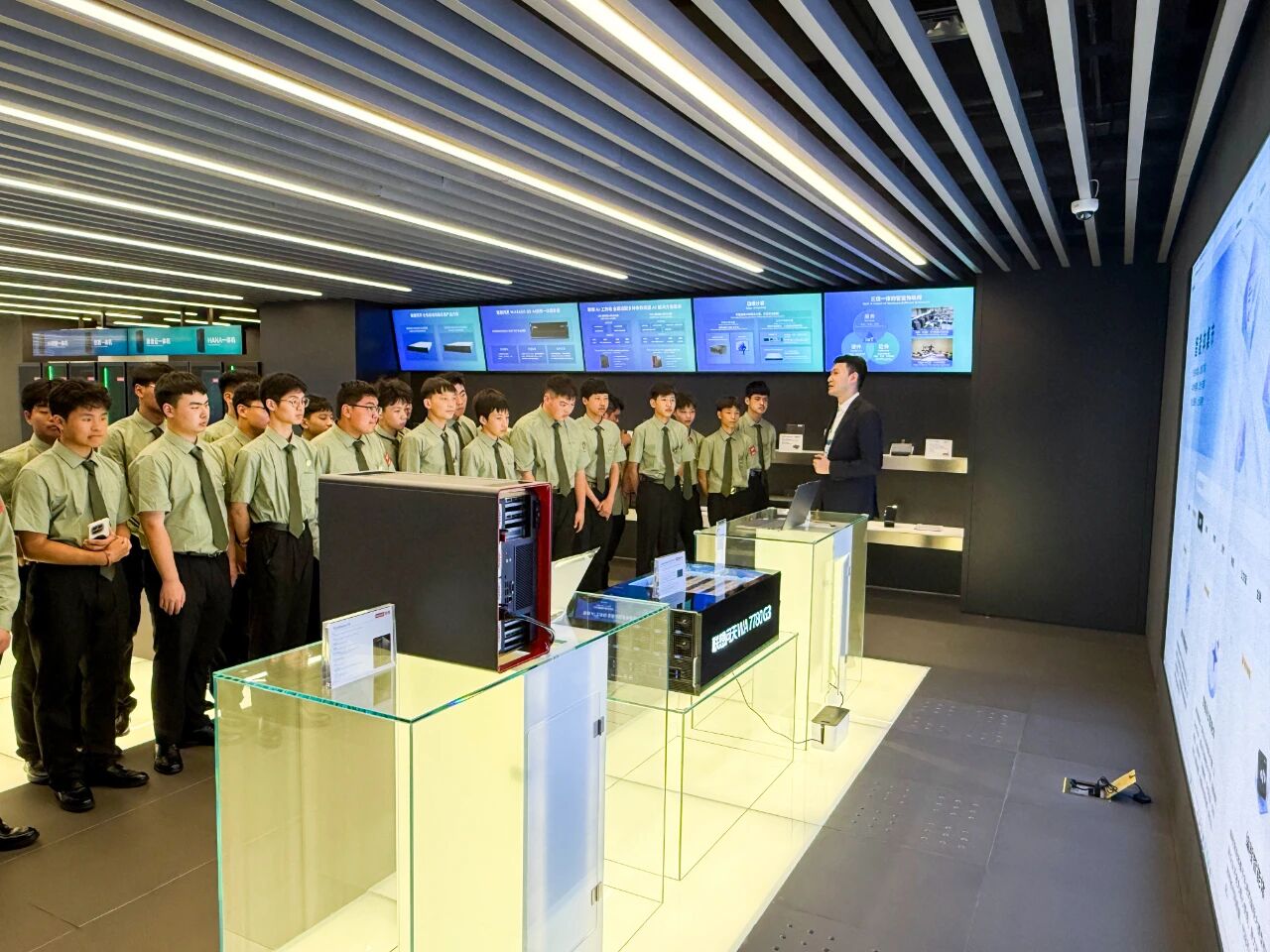 北京八维研修学院：带你挑战百万年薪“抢人”！众多名企虚位以待的岗位！