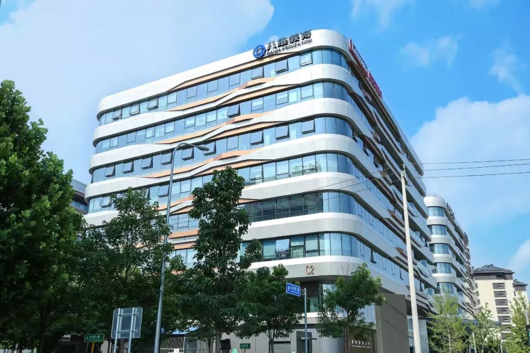 北京八维研修学院：“新蓝领”出圈，本科生“回炉”用技术重新定义“铁饭碗”！